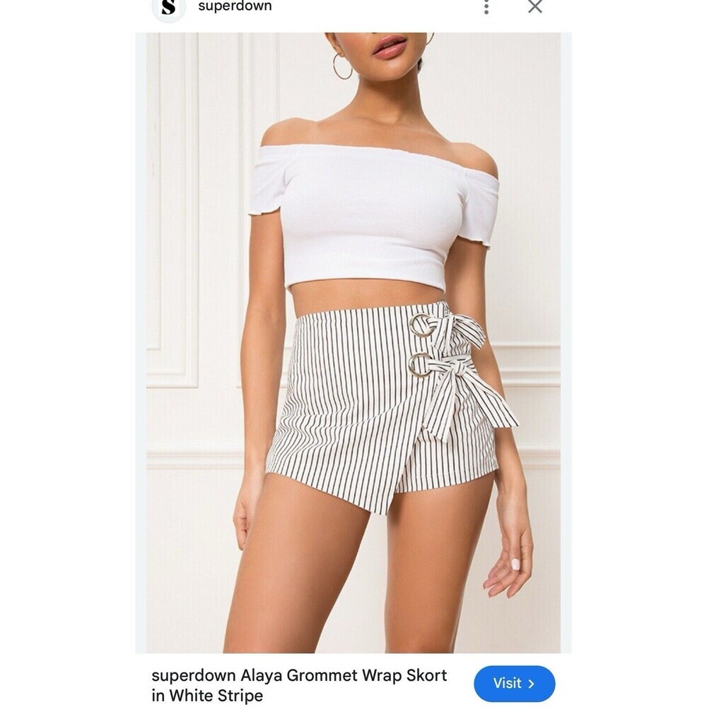 Superdown‎ Alaya Grommet Wrap Short Small White/Blk stripes